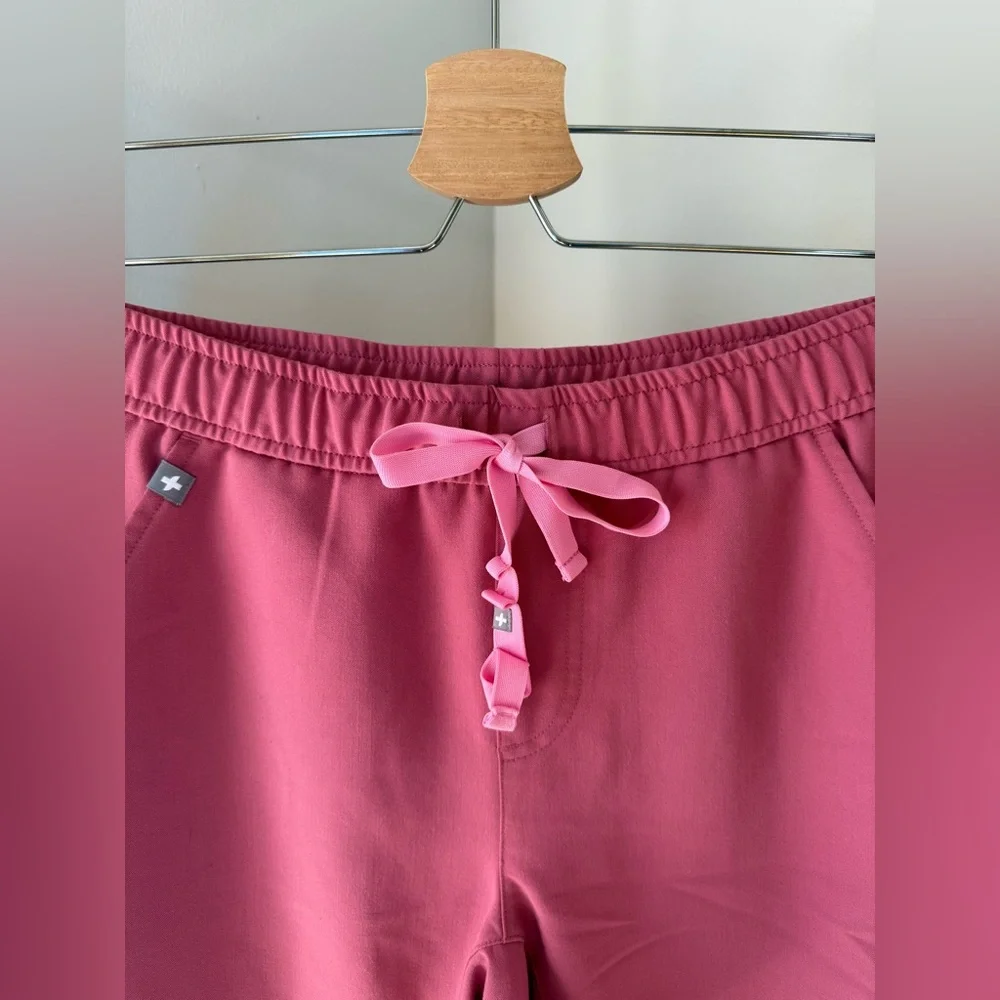 NWOT Women’s FIGS Technical Collection Scrub Pants, size S - Picture 2 of 4